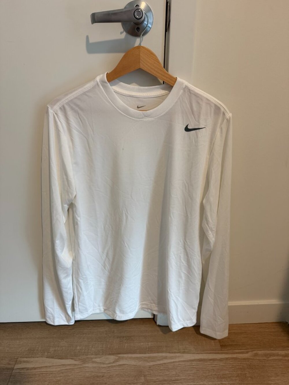 Nike Mens Dri-FIT Legend Short Sleeve Tee Shirt White Black Swoosh Size M